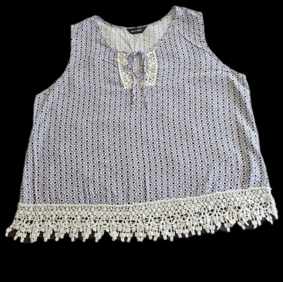 Tank top with lace detail - Picture 9 of 9